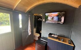Jackdaws Shepherds Hut Sibford Gower